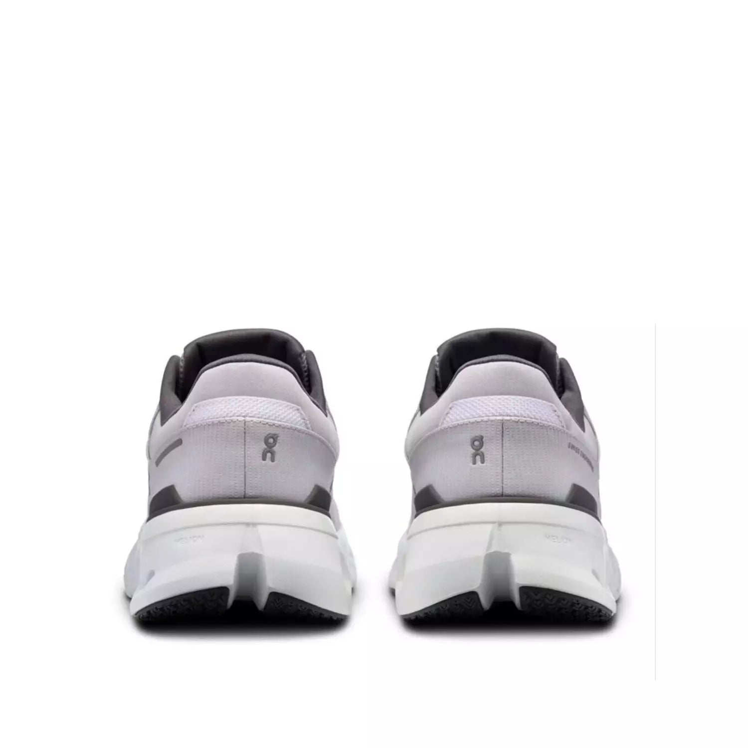 On Running Cloudnova White / Glacier
